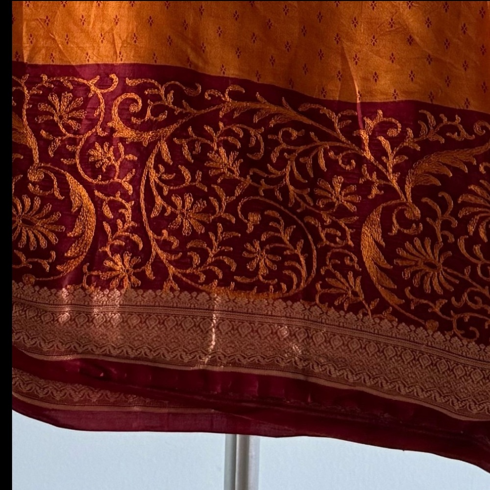 Pure silk designer printed saree with padded blouse - Picture 6 of 6